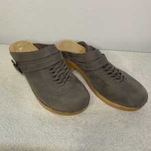 Sven Grey Clogs -- size 40